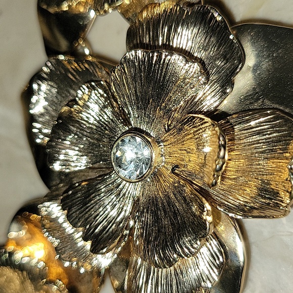 Jack Bella Daisy Collar Gold Tone Necklace with  Rhinestones - Picture 5 of 5